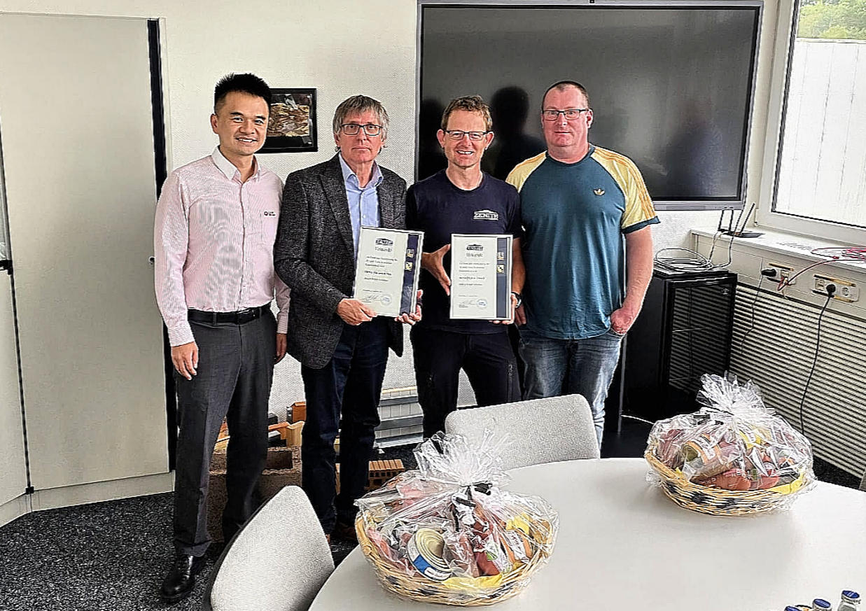 Salut dengan ketukangan untuk ketekunan